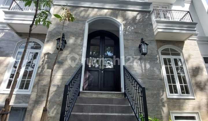 Rumah Classic America Di Senopati