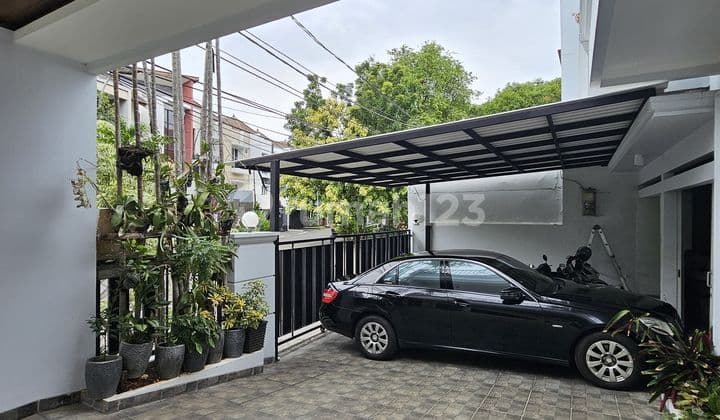 Rumah 2 Lantai Baru Semi Furnished SHM di Pondok Indah, Jakarta Selatan , Jakarta Selatan