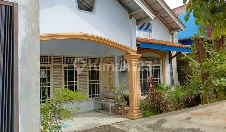 Hunian Strategis Lahan Luas Pagebangan Tengah Kota