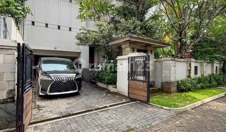 Rumah Modern Tropis Dalam Komplek 2 Lantai Siap Huni di Kemang Jakarta Selatan