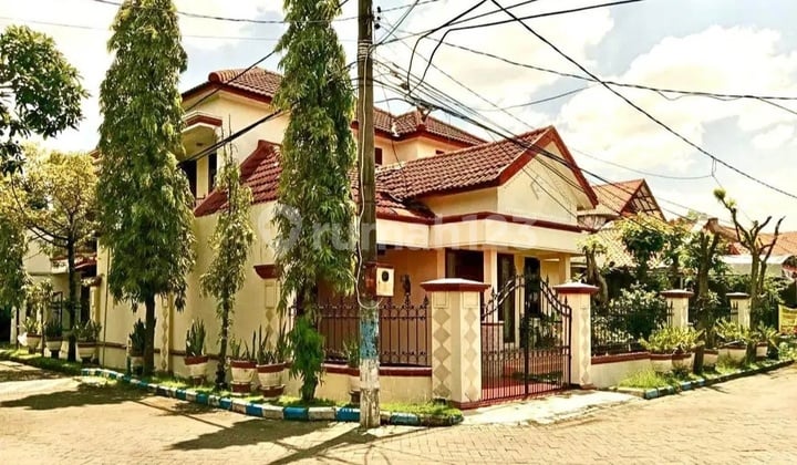 Rumah Mewah Pojok Komplek Merpati Sedati Dekat Bandara Juanda