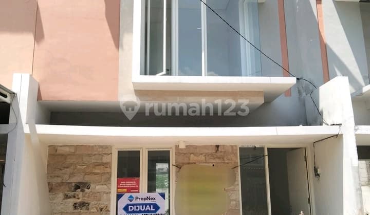 2LANTAI GRESS SARIROGO MURAH,CARPORT 2 MOBIL. DEKAT SUKODONO, BUDURAN