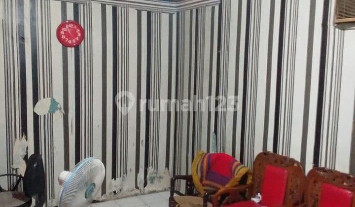 Rumah Tua Lokasi Strategis, Cocok Dibangun Kosan