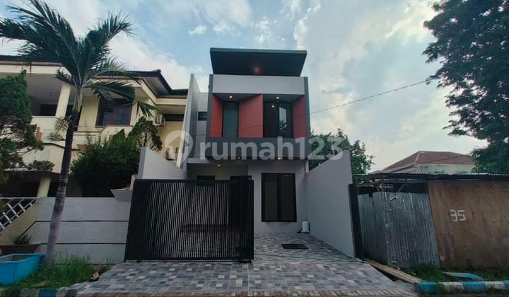 Rumah Baru Manyar Dekat Sekolah dan Univ Ternama Surabaya