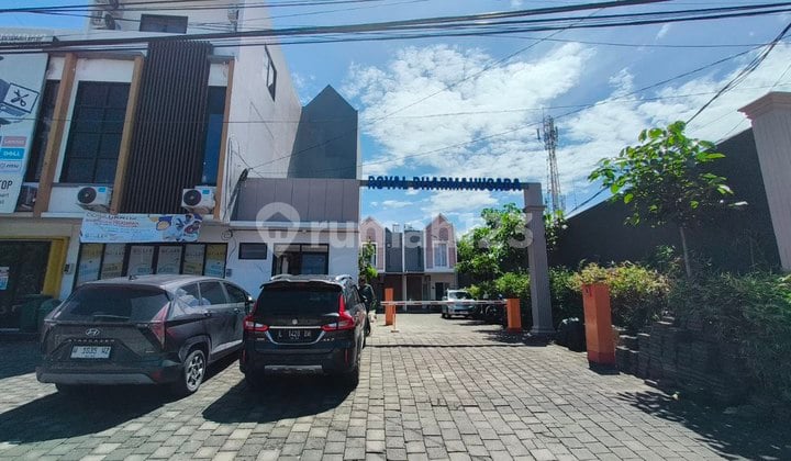 Disewakan Rumah Baru Full Furnish Royal Darmahusada Dekat Unair, Its Dan Galaxy Mall Surabaya Timur .