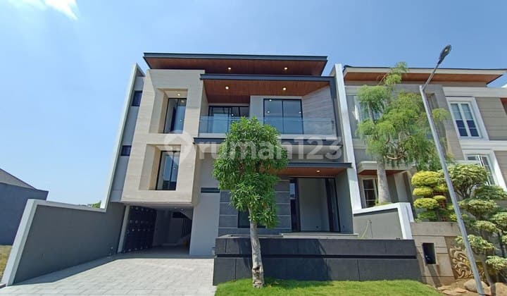 Rumah Baru Mewah Siap Huni Split Level Modern Mewah Waterfront Citraland Surabaya Barat .