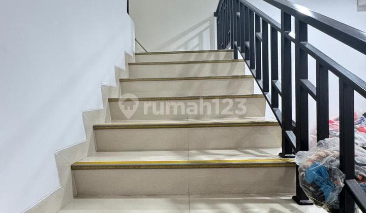 Dijual Rumah Muara Karang Rumah 2,5 Lantai Full Beton LT 6X17