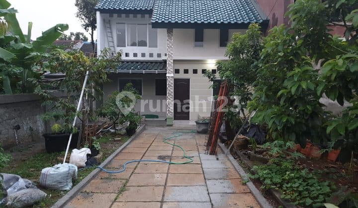 Rumah baru 2 lantai dengan halaman luas. Murah di Pamulang Tangerang Selatan