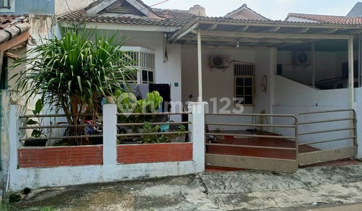 Rumah minimalis di Pamulang Vila. Nyaman, asri, strategis, tidak banjir. Dengan harga terjangkau.