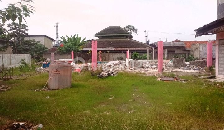 Tanah super murah di area komersial di Jl Raya Bojongsari Depok. Strategis,Akses jalan raya 4 jalur mobil. Cocok utk dibangun gudang, sekolah, perkantoran. 3 menit The Park Mall, Hy Fresh Swalayan, RS Brawijaya,RS Mitra Keluarga,20 menit Toll Gate Pamul