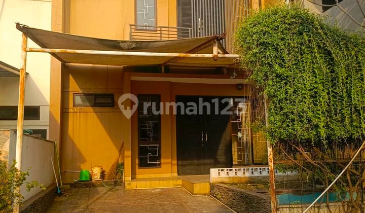 Cheapest 2-Story Cluster House Strategically Located with Children's and Adults' Swimming Pool, Mosque, Sports Field. Near The Park Mall Sawangan, Hy Fresh Supermarket, McDonald's, Hoka2 Bento, Burger King, Brawijaya Hospital, Pamulang-Depok Toll Gate/Soeta Airport.