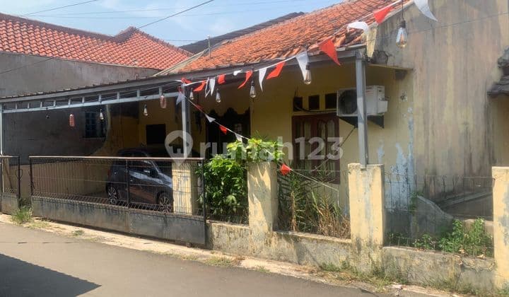 Rumah Di Hook/pojok Punya 2 Muka. Di Jalan Abdul Wahab Sawangan Depok. Dekat Ke : The Park Mall, Bakti Karya Swalayan, Rsud Depok. Rs Brawijaya Toll Gate Sawangan - Antasari. Toll Gate Pamulang - Bandara Soeta.