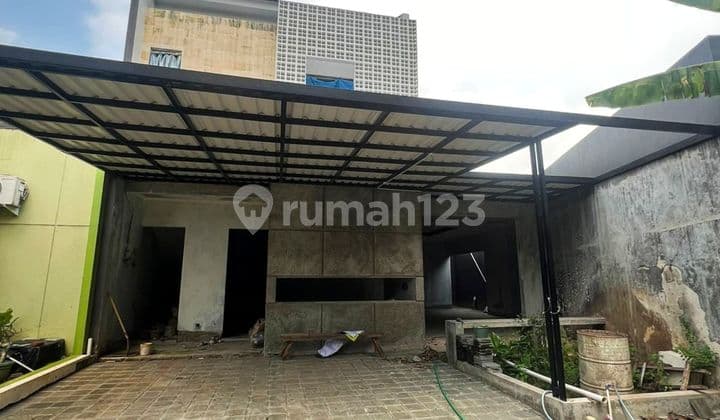 Dijual Rumah 2 Lantai Murah Luas Tinggal Finishing Perumahan Villa Rizki Sawangan Depok . Selling Point :- Lokasi Didalam Cluster Islami- Dikelilingi Mesjid Dan Mushola- Lingkungan Terawat- Dekat Jalan Tol- Fasilitas Pendidikan- Dekat Rumah Sakit Brawijay