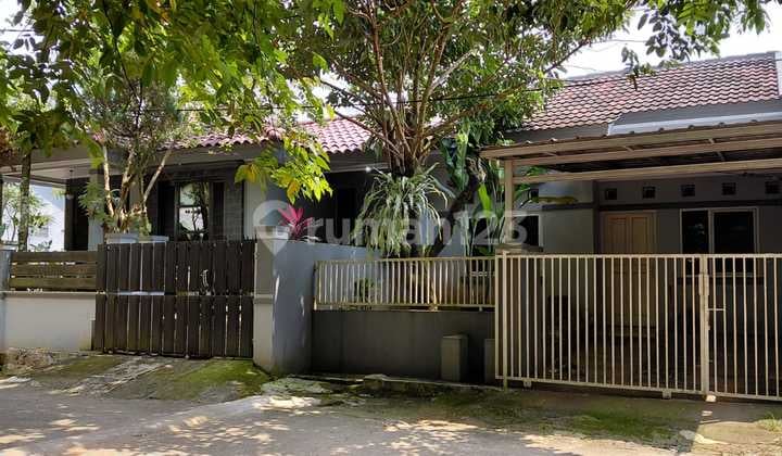 Rumah Minimalis Siap Huni Di Telaga Kahuripan Kemang. Bogor. Cocok Utk Tempat Usaha, Dekat Sekolah : Pelita Insani, Dinamika Umat, Madania, Marsudirini. Akses Ke Jln Bojonggede-kemang, Stasiun Krl Bojonggede, Pintu Tol Kayumanis (semplak), 2028 Dekat Pint