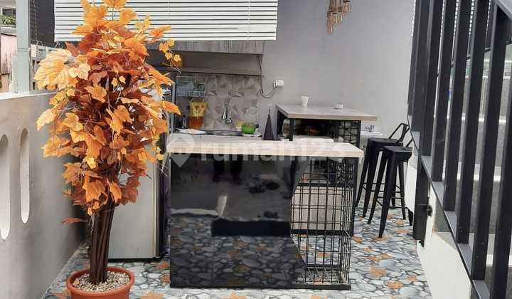 Quick Sale, Nice Boarding House Building, Fully Furnished, Strategic Location in Kemanggisan, West Jakarta