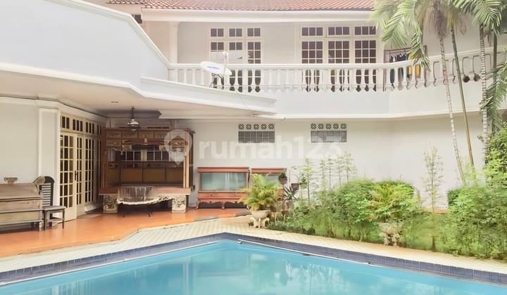 Dijual Segera Rumah Mewah di Kebayoran Baru, Jakarta Selatan. Lokasi Strategis.