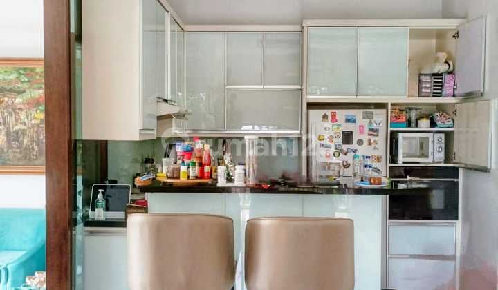 Turun Harga!!! Menghadap Taman, Row Jalan Luas, Hanya 5 Menit Menuju Pintu Tol, Stasiun, Mall, Rs, Dll di Kebayoran Essence, View Taman, Hoek, Bintaro Jaya Sektor7