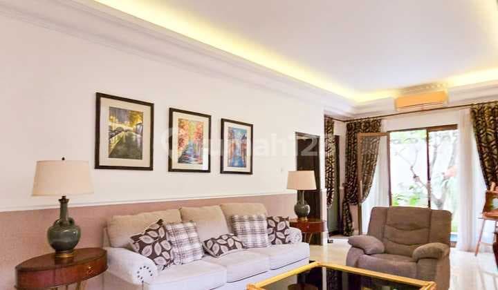 Dijual Cepat! Rumah Mewah * Kolam Renang, Hoek, Lokasi Strategis; Hanya 1 Menit Menuju Akses Tol; Stasiun KRL, Bxc Mall, Rspb, Dll di Menteng Residence, Bintaro Jaya