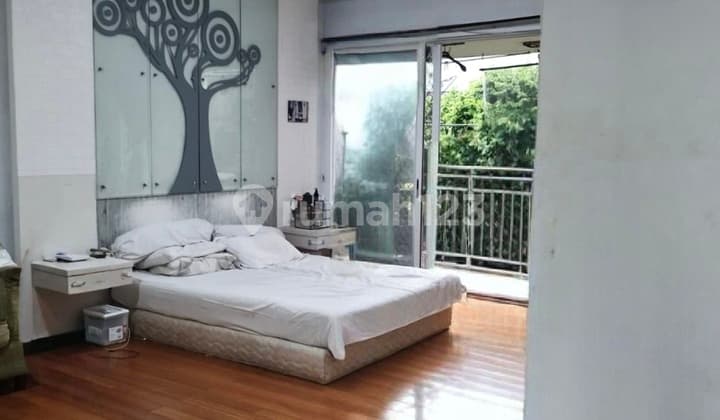 Rumah 2,5 Lantai, Lokasi Strategis; Dekat Akses Tol, Sta KRL, Mall, Rs, Dll di Kebayoran Residence, Bintaro Jaya