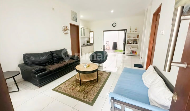 Murah!!! Lokasi Strategis, Hanya 2 Menit Menuju Pintu Tol, Stasiun KRL, Rspib, Bxc Mall, Dll di Emerald, Bintaro Jaya,