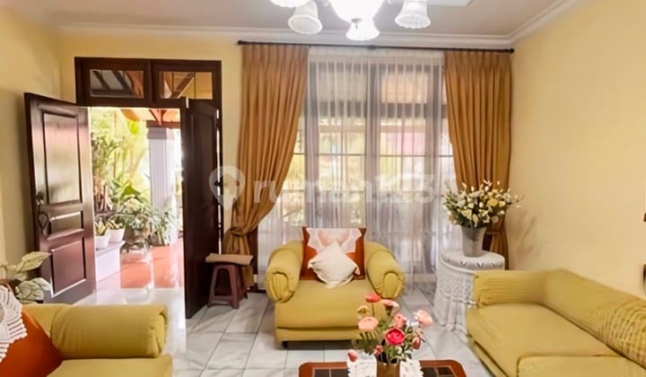 Spacious House in a Strategic Location; Near Toll Access, KRL Station, Mall, Hospital, School, etc. in Pesanggrahan, South Jakarta