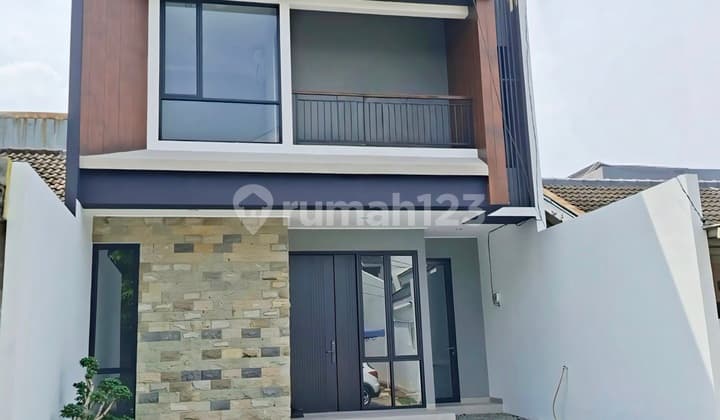 New Building House, Modern Style, Strategic Location; Near Toll Access, KRL Station, Mall, Hospital, School, etc. in Graha Raya, Bintaro Jaya
