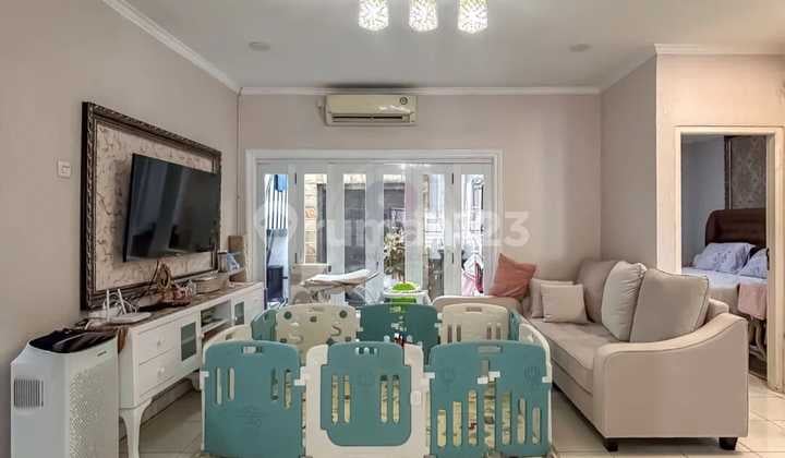 Turun Harga!! Dijual Cepat! Lokasi Strategis; Dekat Akses Tol; Stasiun Krl, Bxc Mall, Rspib, Sekolah, Dll Di Jl. Kucica, Bintaro Jaya Sektor 9