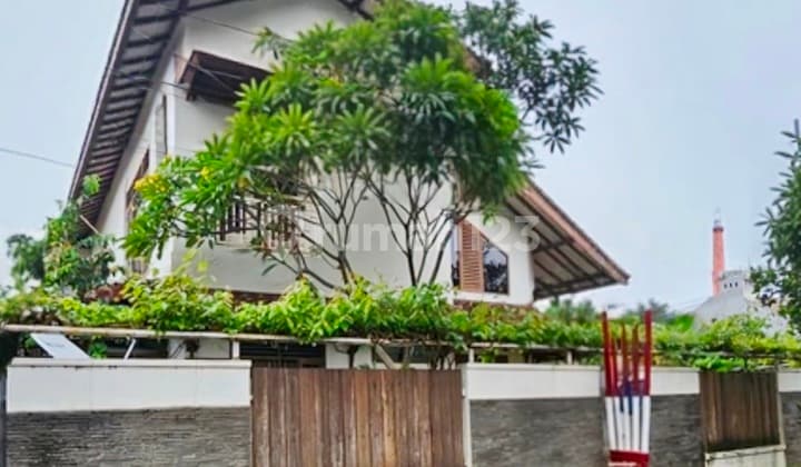 Dijual Segera! Rumah Mewah Siap Huni, Lokasi Strategis; Hanya 3 Menit Menuju Akses Tol, Stasiun KRL, Mall, Rs, Sekolah, Dll di Bintaro Jaya Sektor 3 Tangerang Selatan, Banten