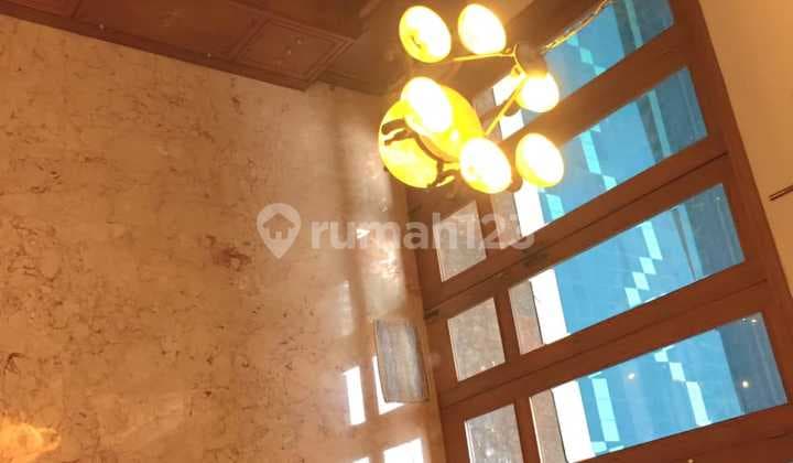 Rumah Mewah * Kolam Renang di Pondok Indah, Lokasi Strategis; Hanya 2 Menit Menuju Pintu Tol; Stasiun KRL, Mall, Rs, Pusat Bisnis, Dll. Pondok Indah, Jakarta Selatan.