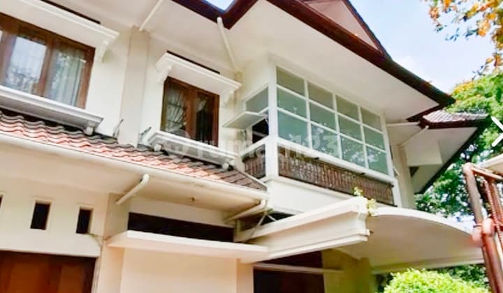 Luxury House in a Strategic Location; Near Toll Access, MRT Station, Business/Office Center, Mall, Hospital, etc. on Jl Hang Lekir, Kebayoran Baru, South Jakarta