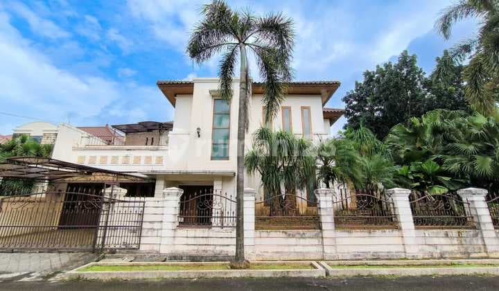 Luxury House * With Swimming Pool* at The Pine View Residence Bintaro Sector 1, Strategic Location; Close to Toll Access, KRL Station, Mall, Hospital, School, etc in South Jakarta, DKI Jakarta