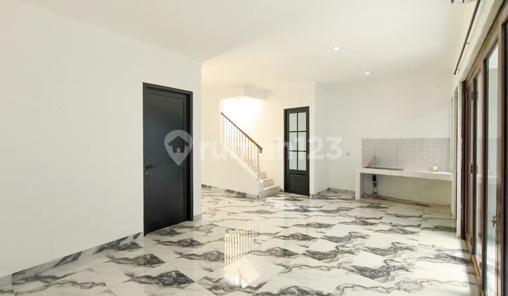 Turun Harga! Murah! Rumah Baru Renovasi, Hadap Timur, Hanya 2 Menit Menuju Pintu Tol, Stasiun, Bxc Mall, Rspb, Dll di Discovery Fiore Bintaro Jaya Sektor 9