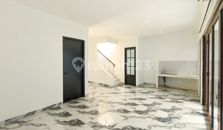 Turun Harga! Murah! Rumah Baru Renovasi, Hadap Timur, Hanya 2 Menit Menuju Pintu Tol, Stasiun, Bxc Mall, Rspb, Dll di Discovery Fiore Bintaro Jaya Sektor 9