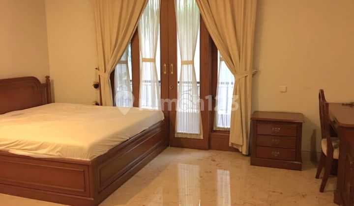 Rumah Mewah * Kolam Renang di Pondok Indah, Lokasi Strategis; Hanya 2 Menit Menuju Pintu Tol; Stasiun KRL, Mall, Rs, Pusat Bisnis, Dll. Pondok Indah, Jakarta Selatan.