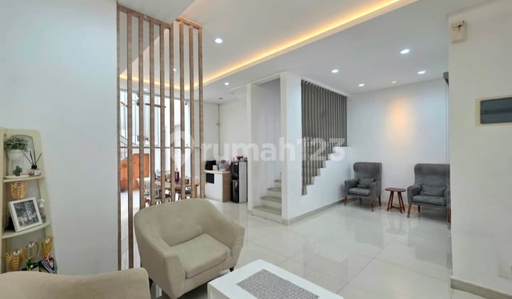 Dijual Cepat! Rumah 2 Lantai di Lokasi Strategis; Hanya 2 Menit Menuju Akses Tol, Stasiun KRL, Mall, Rs, Sekolah, Dll di Custer Emerald, Bintaro Jaya, Tangerang Selatan