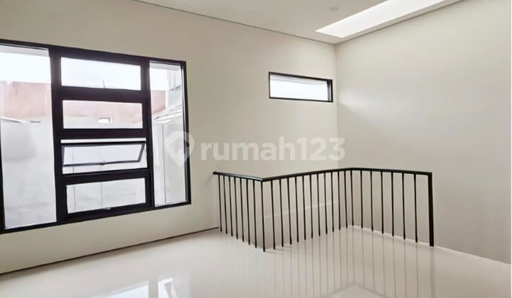 Rumah Baru 2 Lantai, Modern, Lokasi Strategis; Hanya 2 Menit Menuju Pintu Tol, Stasiun KRL, Bxc Mall, Rspb, Dll di Jl. Perkici, Bintaro Jaya Sektor V