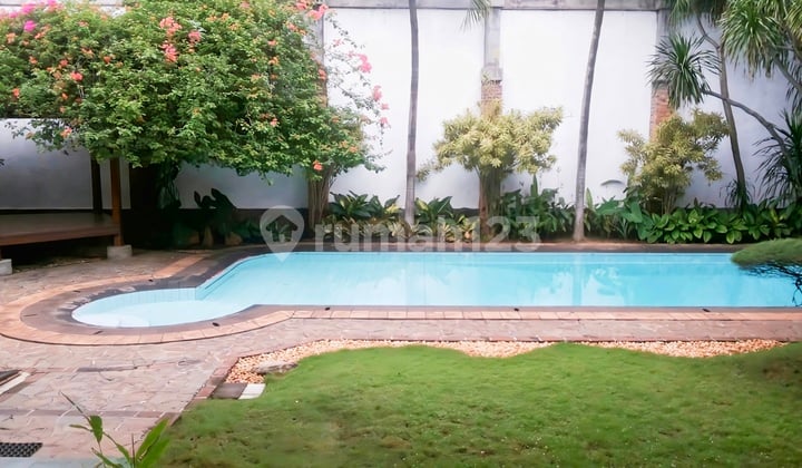 Jual Cepat!!! Bu. Rumah Ada Kolam Renang, Lokasi Mudah di Jangkau, Dekat Pintu Tol, Rs, Mall, Sekolah Dll di Cipete, Jakarta Selatan