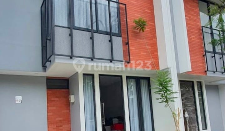 Dijual Cepat!! Jarang Ada, Semi Furnish! ! Rumah Baru Di Kebayoran Harmony, Bintaro Jaya; Lokasi Strategis; Hanya 2 Menit Menuju Pintu Tol, Stasiun Krl, Mall, Rspib, Dll Di Bintaro Jaya Sektor 9
