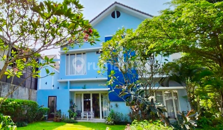 Dijual Cepat! Rumah Asri, Halaman Luas; Depan& Belakang, Lokasi Strategis; Hanya 2 Menit Menuju Pintu Tol, Stasiun, Bxc Mall, Dll di Cl@Msn.comuster Emerald Distric, Bintaro Jaya Sektor 9.