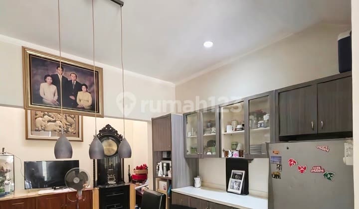 Murah !! Selangkah Menuju Masjid! Dekat Jalan Utama; Lokasi Strategis; Hanya 2 Menit Menuju Akses Tol, Stasiun KRL, Masjid, Rspi, Bxc Mall, Dll di Emerald Terrace Bintaro Jaya