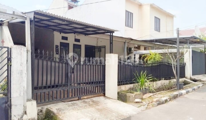 Rumah Luas, Murah, Lokasi Strategis; Dekat Akses Tol, Stasiun KRL, Mall, Rs, Sekolah, Dll di Komplek Perumahan, Area Bintaro Sektor 3.
