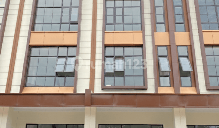 Ruko Conifera 3Lt 2 Gandeng 10X15 150M Metland Menteng Cakung Jakarta Timur