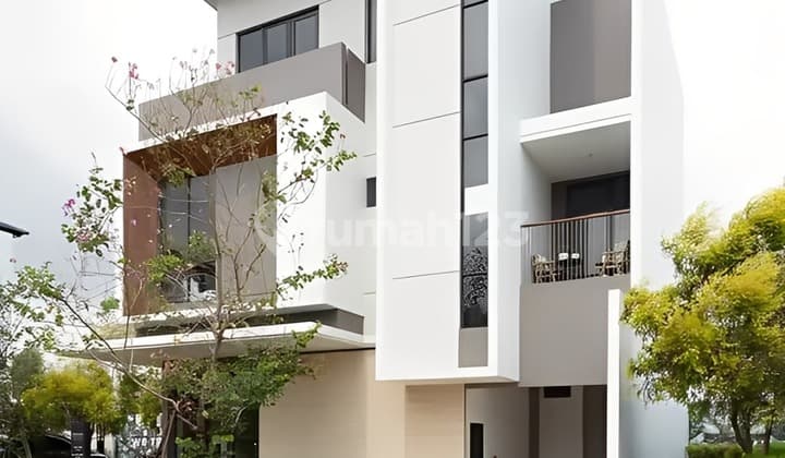 Rumah 3lt 14x14 196m type 4KT Cluster Maninjau Asya JGC Cakung