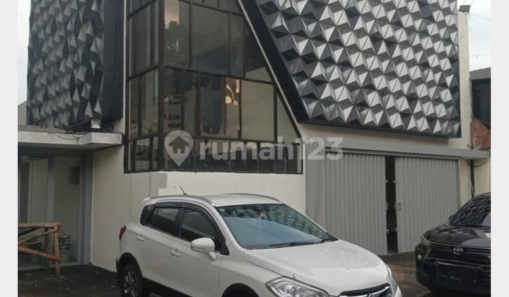 Gedung 2lantai luas 20x30 600m Kebayoran Baru Jakarta Selatan
