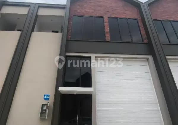 Warehouse for Sale at Bizpark Pik2, Size 9x20, Corner Lot