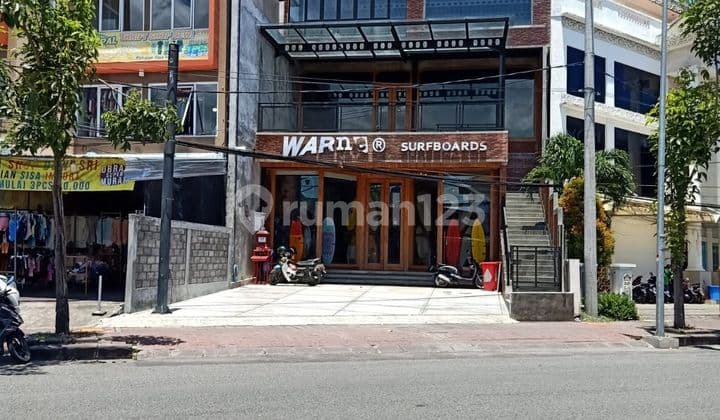 Ruko lebar dan luas di jalan utama Dewi Sri Seminyak