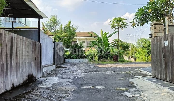 Tanah dekat pantai Rangkan dan pantai Pabean Ketewel