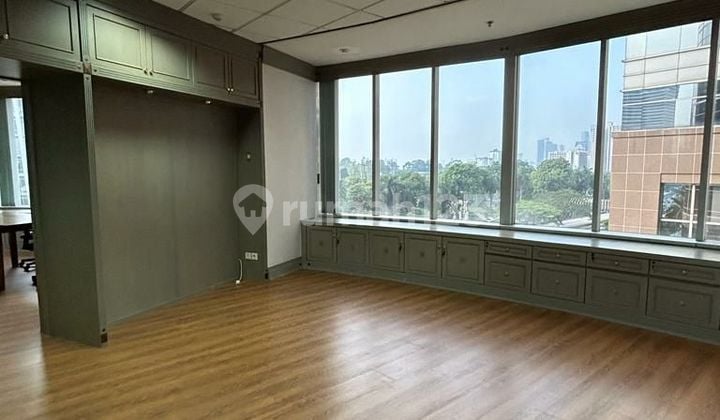 Disewakan office building di menara sudirman bagus rapi