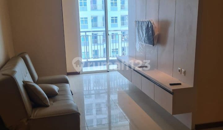 For rent Green Bay Pluit apartment, nice, clean, neat, spacious, well-maintained.