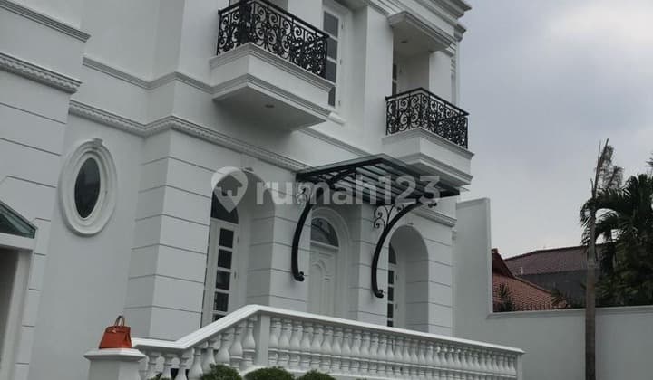 Rumah Mewah Ada Swim Pool Furnished di Jaksel - Pr 10975